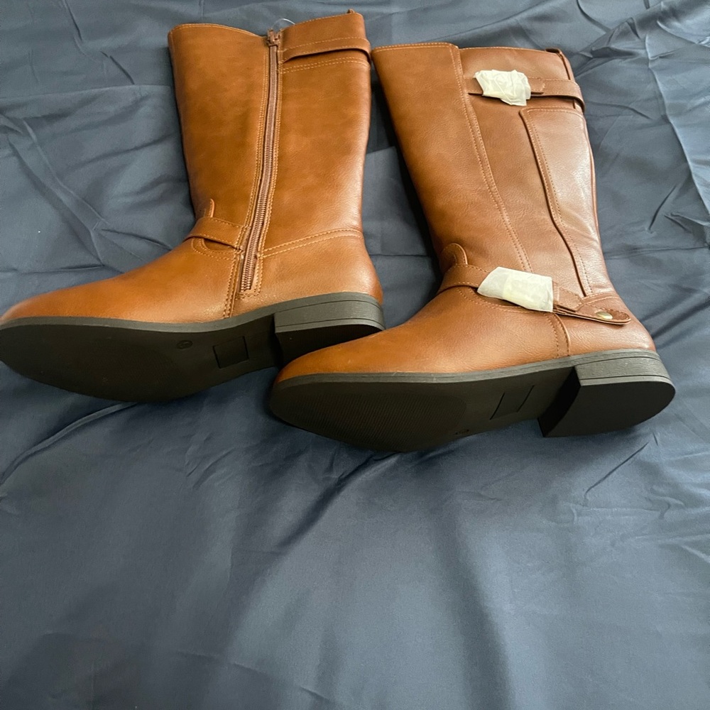 Girls boots size 5 new